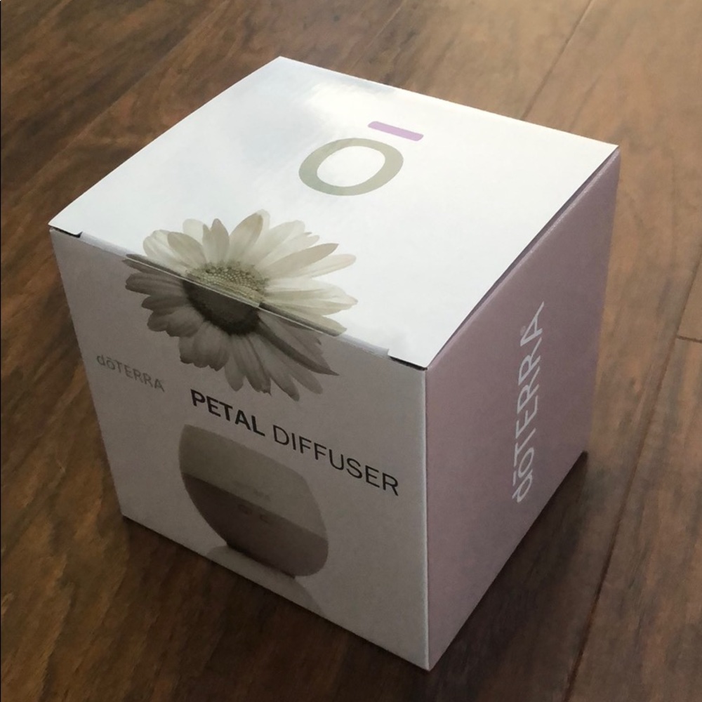 DoTERRA Diffuser + FREE OIL (see description)